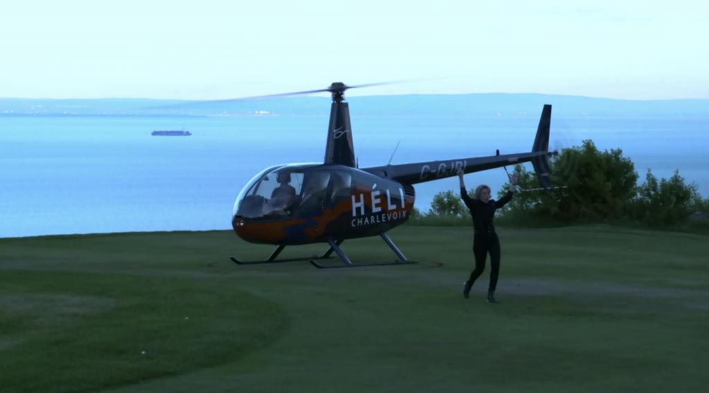 Marjo arrive en hélicoptère - Capture d'écran